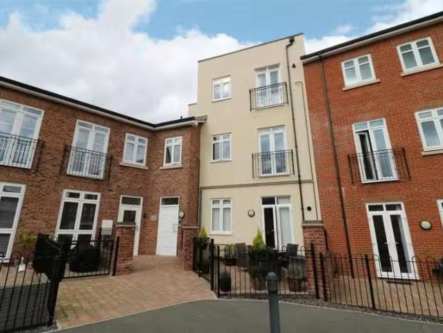 Rental! 1 BA 2 bedroom flat for rent in Gorcott Lane, partens.