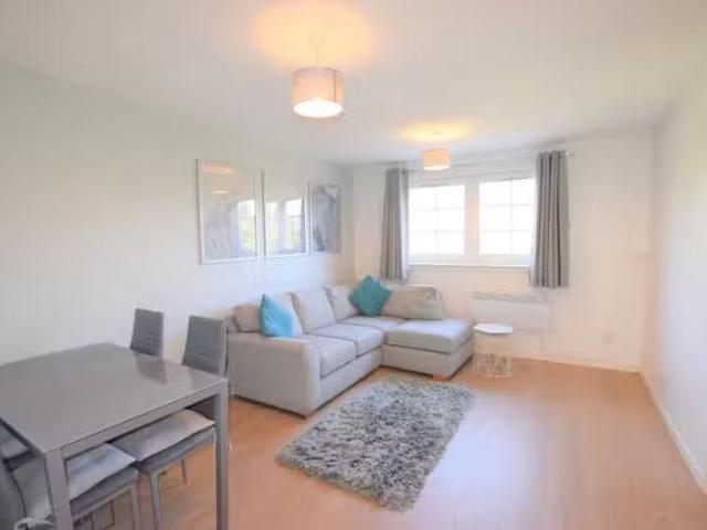 Deal! 1 BA 2 bedroom flat for rent in Grandfield, Trinity, Edi.