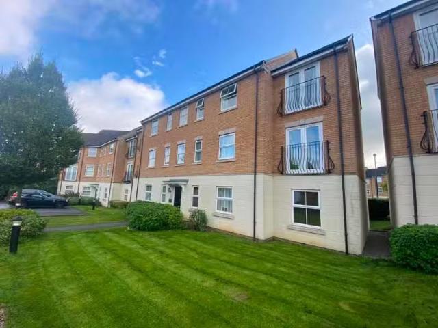 Deal! 1 BA 2 bedroom flat for rent in Flaxdown Gardens, Coton.
