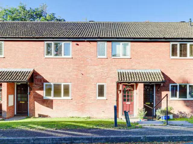 For Rent! 1 BA 2 bedroom flat for rent in Milton Road, Harpend.