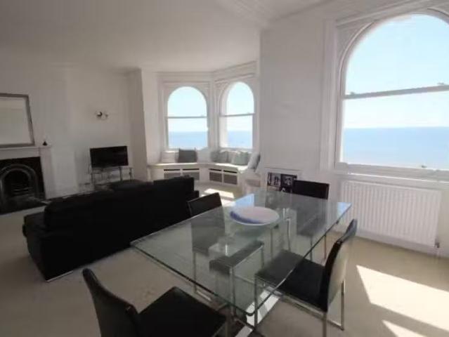 Just in! 1 BA 2 bedroom flat for rent in South Cliff, Town Cen.