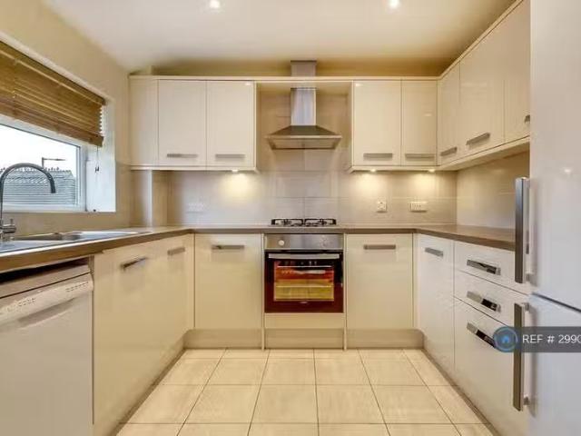 Cheap 1 BA 2 bedroom flat for rent in South Vale, Harrow, HA1