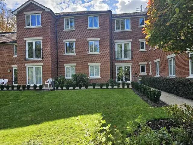 Rental! 1 BA 2 bedroom flat for rent in Stafford Road, CR3