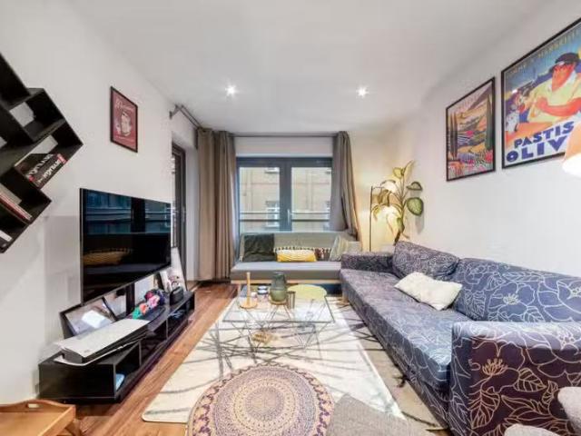 Nice 1 BA 2 bedroom flat for rent in Plumbers Row, London E1