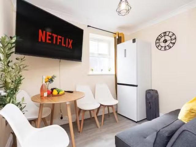 Charming 1 BA 2 bedroom flat for rent in Richmond Park Road, B.
