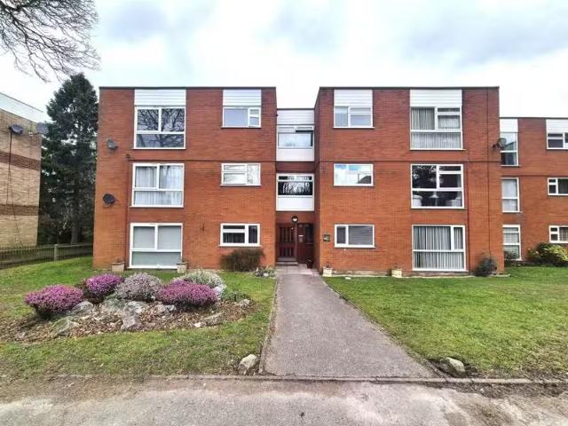 Charming 1 BA 2 bedroom flat for rent in Walsall Road, Four Oa.