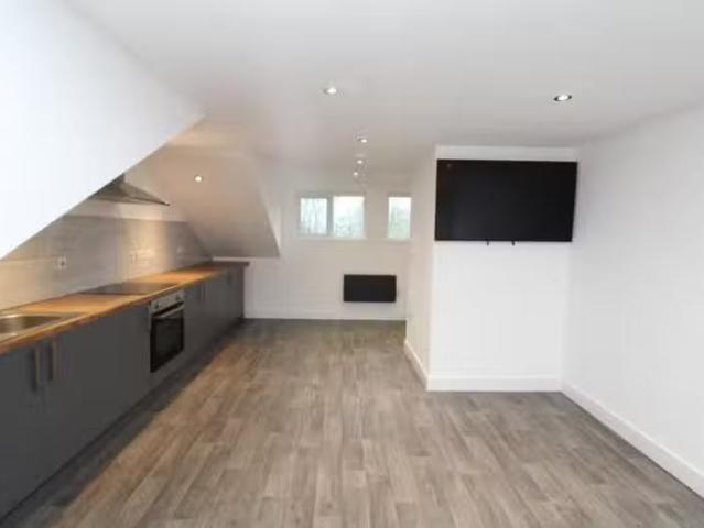 New 1 BA 2 bedroom flat for rent in Wrotham Road, Gravesend, D.