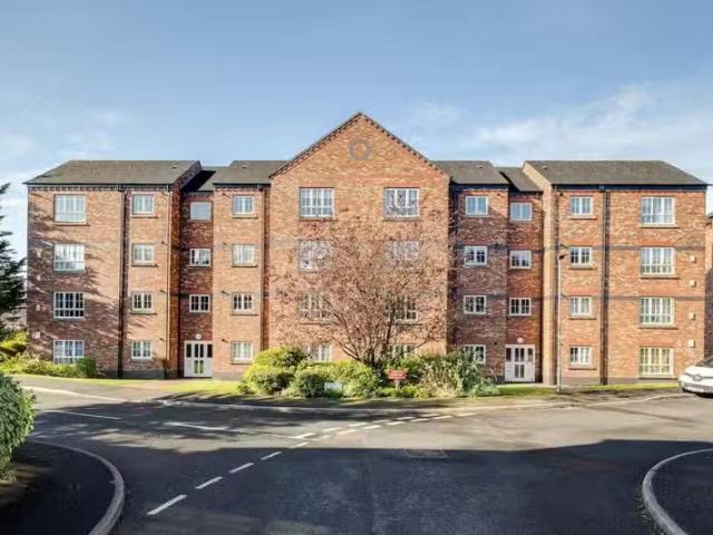 For Rent! 1 BA 2 bedroom flat for rent in Thomas Brassey Close.