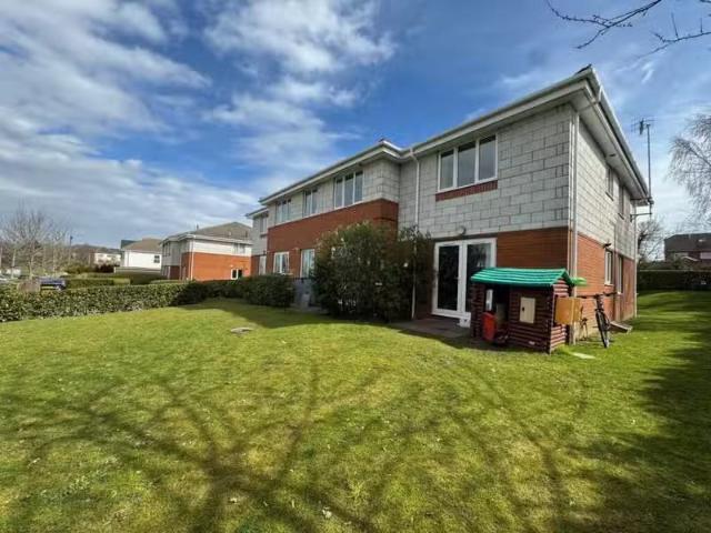 Unique 1 BA 2 bedroom ground floor flat for rent in Oakdale Ro.