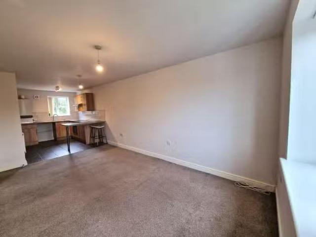 For Rent! 1 BA 2 bedroom ground floor flat for rent in Watling.