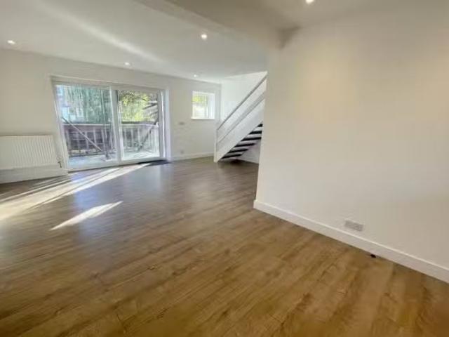 Deal! 1 BA 2 bedroom house for rent in Bramber Close, BN10