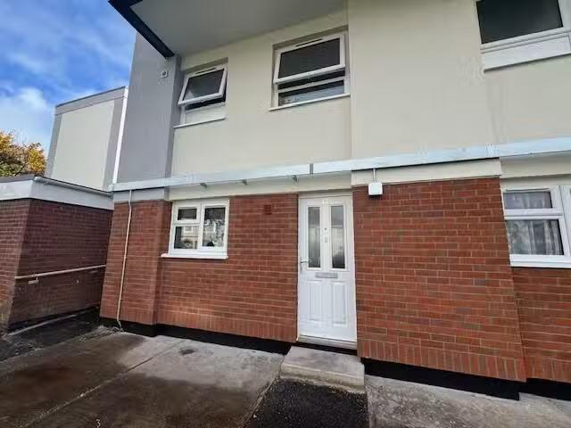 Just in! 1 BA 2 bedroom house for rent in Ledbury Road, Staple.