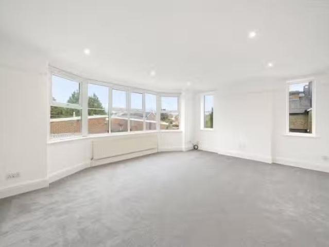 Charming 1 BA 2 bedroom property to let in Anyards Road, Cobha.