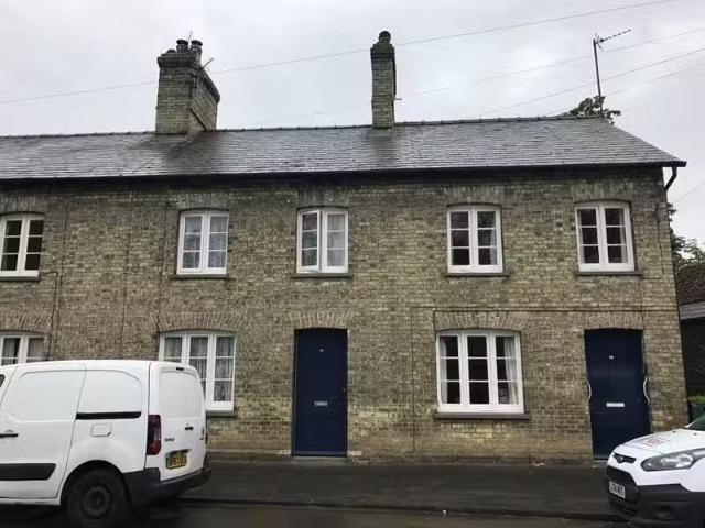 Deal! 1 BA 2 bedroom semi detached house for rent in Church La.