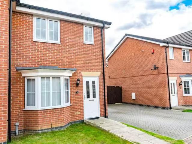Charming 1 BA 2 bedroom semi detached house for rent in Brockl.