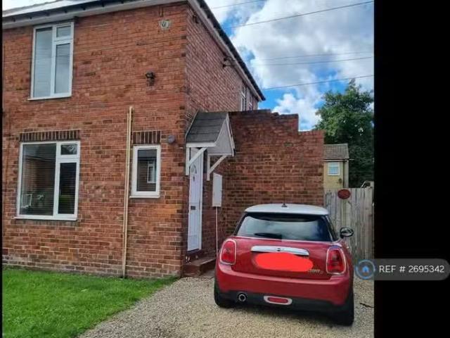 Cheap 1 BA 2 bedroom semi detached house for rent in Frank Str.