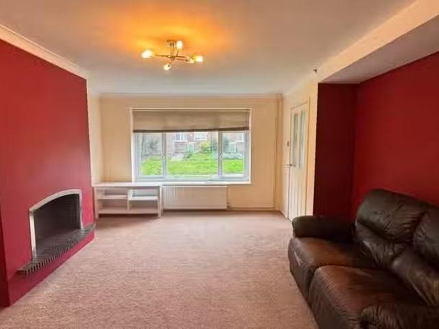 Deal! 1 BA 2 bedroom semi detached house for rent in Southflee.