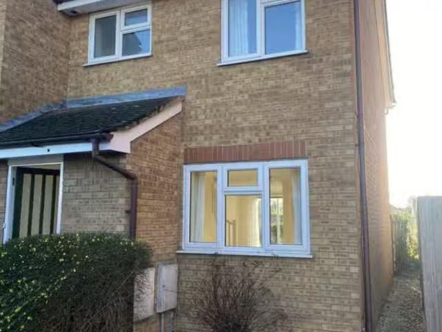 Nice 1 BA 2 bedroom semi detached house for rent in Woodman Wa.