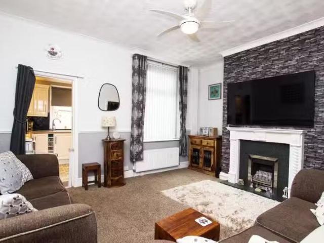 For Rent! 1 BA 2 bedroom terraced house for rent in Nuttall St.