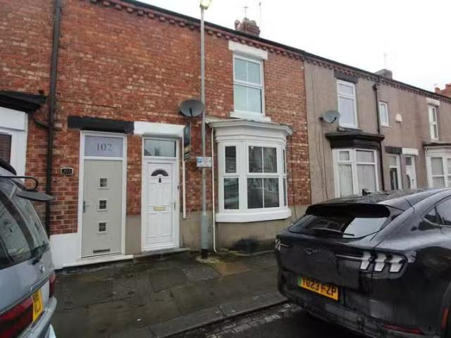 Unique 1 BA 2 bedroom terraced house for rent in Bedford Stree.