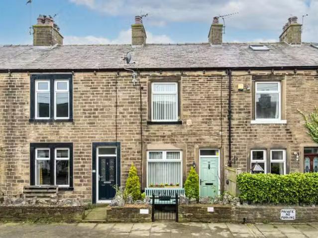 Cheap 1 BA 2 bedroom terraced house for rent in Brook Street.