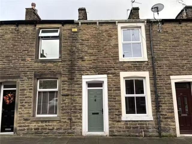 Charming 1 BA 2 bedroom terraced house for rent in Curzon Stre.