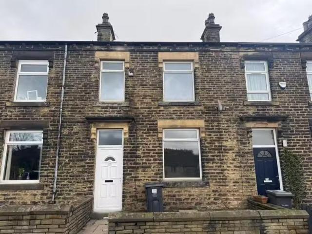 Cheap 1 BA 2 bedroom terraced house for rent in Cleckheaton Ro.