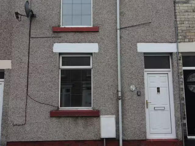 Cheap 1 BA 2 bedroom terraced house for rent in Gladstone Stre.