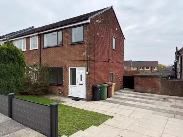Cozy 1 BA 2 bedroom terraced house for rent in Lords Stile Lan.