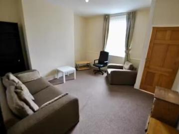 For Rent! 1 BA 2 bedroom terraced house for rent in Park View.