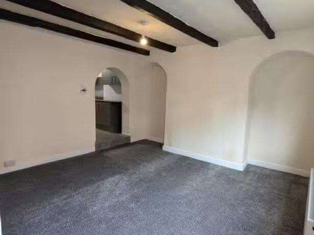 Just in! 1 BA 2 bedroom terraced house for rent in Pine Street.