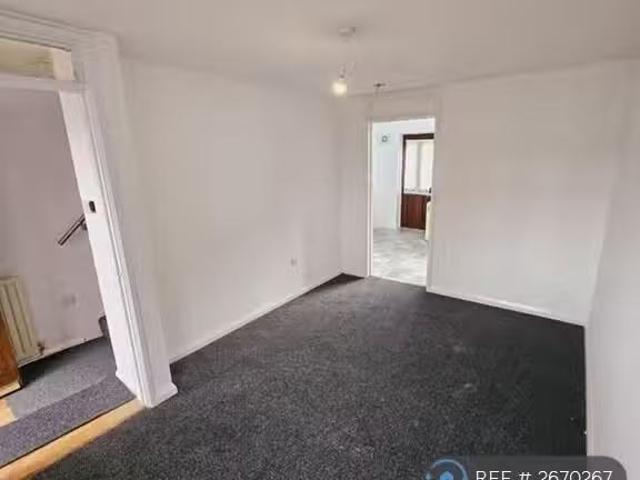 Just in! 1 BA 2 bedroom terraced house for rent in Stanway Gar.