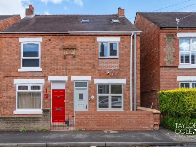 Just in! 1 BA 4 bedroom end of terrace house for rent in Thoma.