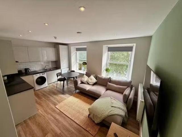 Deal! 1 BA 4 bedroom flat for rent in Hotwell Road, Bristol, BS8