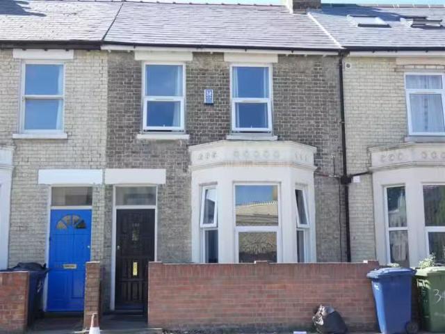 Cozy 1 BA 4 bedroom house for rent in Mill Road, Cambridge, CB1