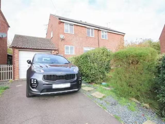 Cozy 1 BA 4 bedroom house for rent in De Vigier Avenue, Saffro.