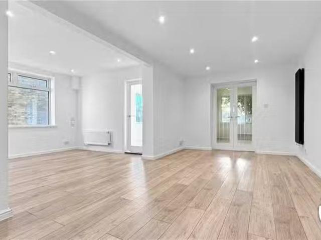 Unique 1 BA 4 bedroom semi detached house for rent in Eldred D.