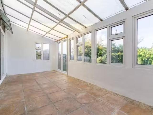 Rental! 1 BA 4 bedroom terraced house for rent in Mafeking Roa.