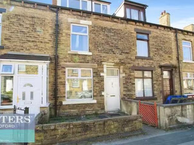 Cozy 1 BA 4 bedroom terraced house for rent in Woodhall Terrac.