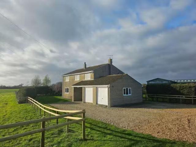 Rental! 1 BA 5 bedroom detached house for rent in Hewish, West.