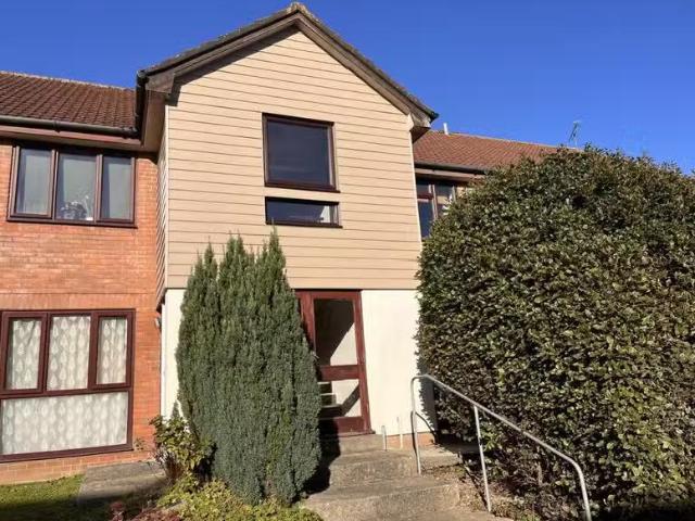 Cozy 1 BA Studio apartment for rent in Bicknell Gardens, Yeovi.