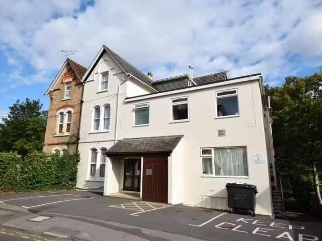 Rental! 1 BA Studio flat for rent in Anfield Lodge, Bradburne.