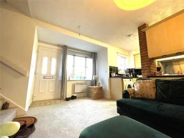 Nice 1 bedroom terraced house for rent in Buckleaze Close, Tro.