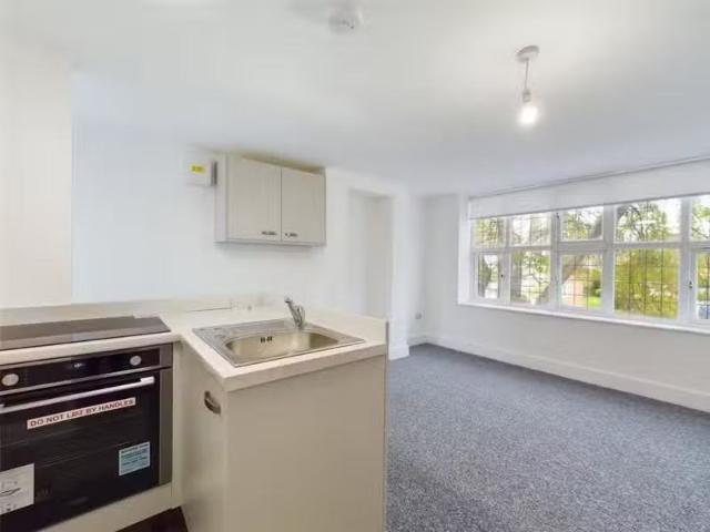 Charming 1 bedroom apartment for rent in Elm Grove, Worthing.