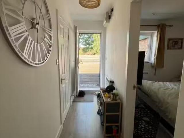 For Rent! 1 bedroom apartment for rent in High Street, Cradley.