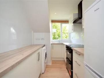 Cozy 1 bedroom apartment for rent in Junction Road, Brentwood.