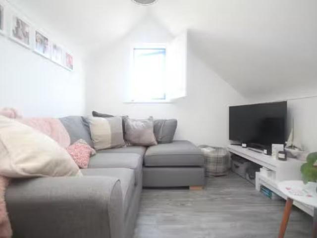 Cheap 1 bedroom apartment for rent in Westbourne Park Road, Bo.