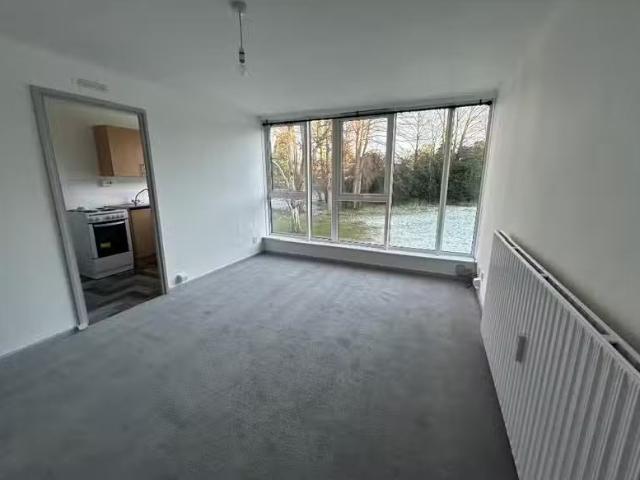 Rental! 1 bedroom flat for rent in Meynell House, Browns Green.