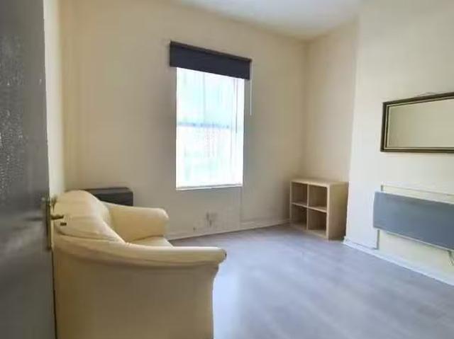 Charming 1 bedroom flat for rent in Partridge Road, Cardiff Ci.