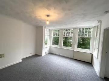 House for rent in Burhill - Garden, Balcony